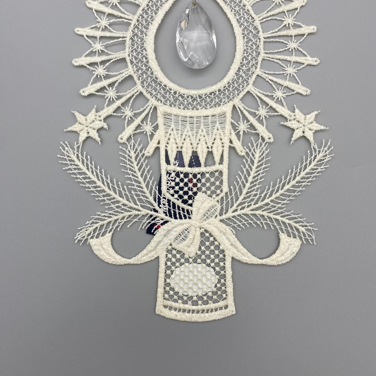 Fensterbild Kerze Kristall – ECHTE Plauener Spitze | Fensterdeko von Wimpelberg