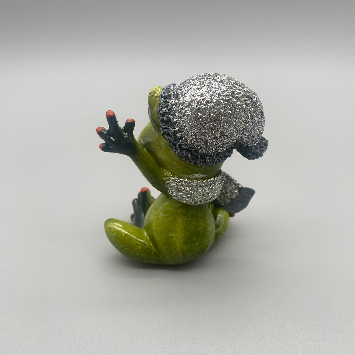 Deko Winterfrosch hellgrün aus Kunststein | Dekofigur Winter Frosch von Wimpelberg