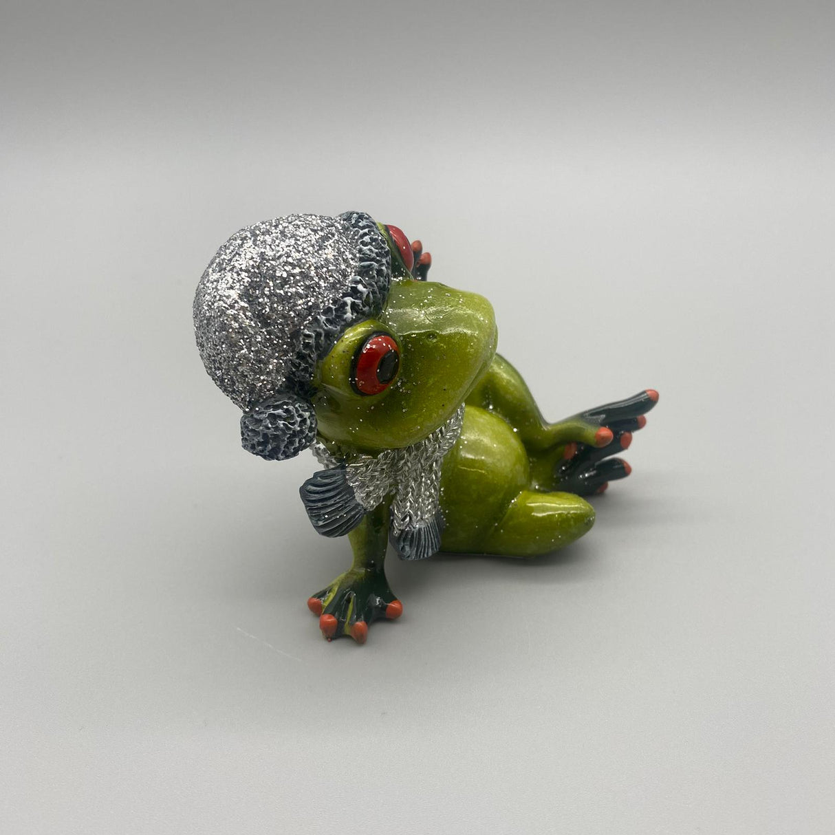 Deko Winterfrosch hellgrün aus Kunststein | Dekofigur Winter Frosch von Wimpelberg