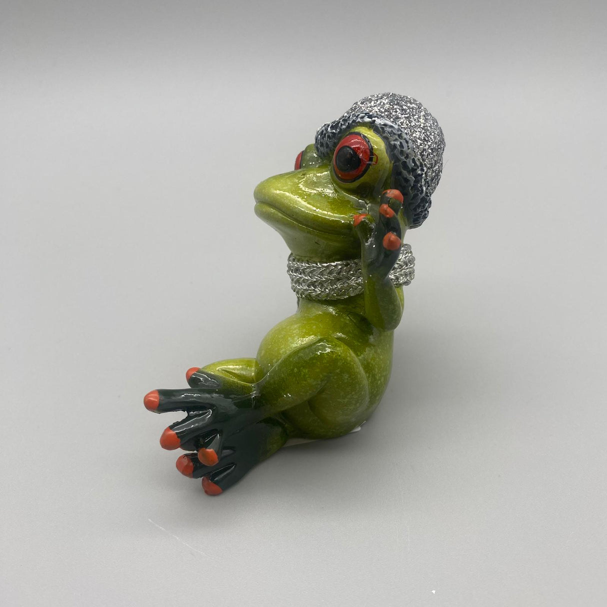 Deko Winterfrosch hellgrün aus Kunststein | Dekofigur Winter Frosch von Wimpelberg