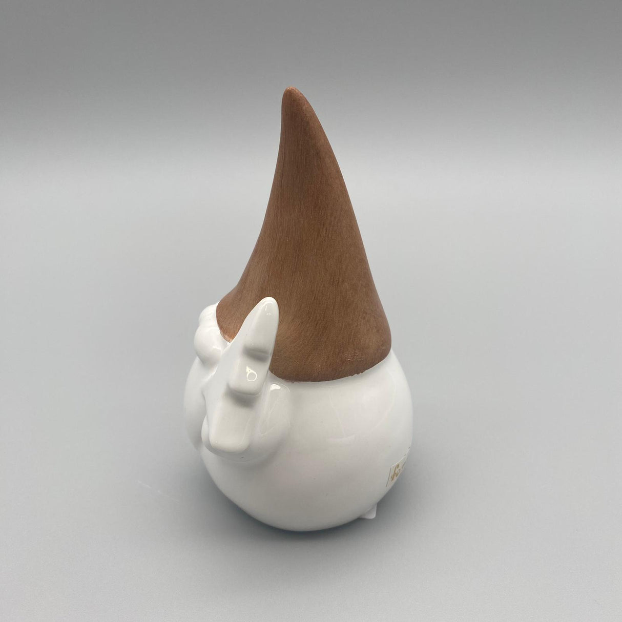 Deko-Zwerg aus Steingut mit Holzoptik-Mütze | Winter Dekofigur von Wimpelberg