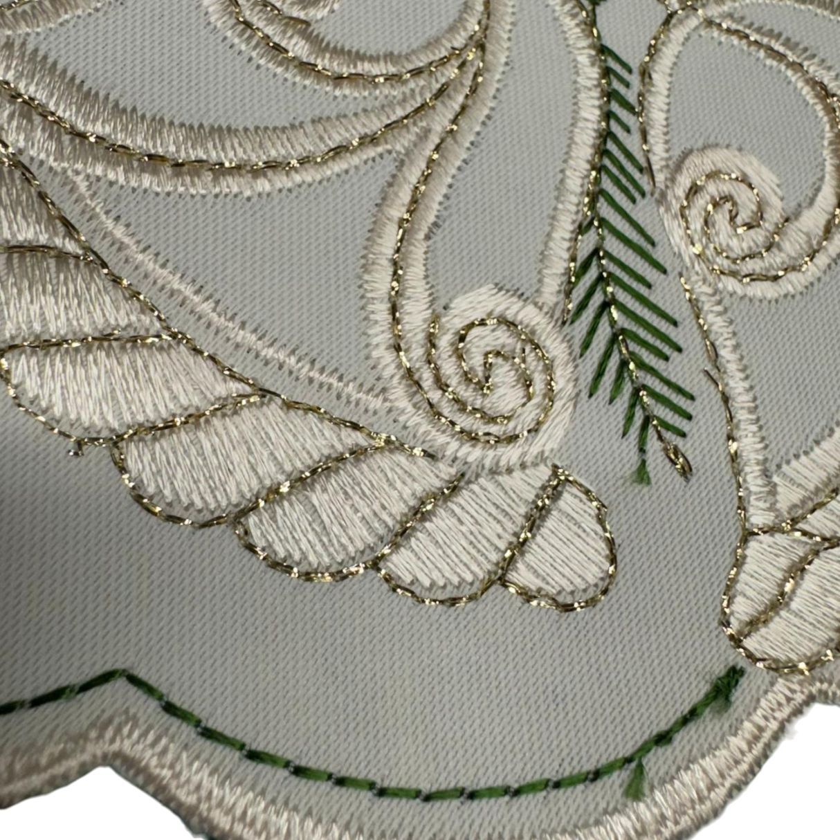 Weihnachtsdecke Plauener Spitze Satin – 100% Polyester mit Glocken von Wimpelberg