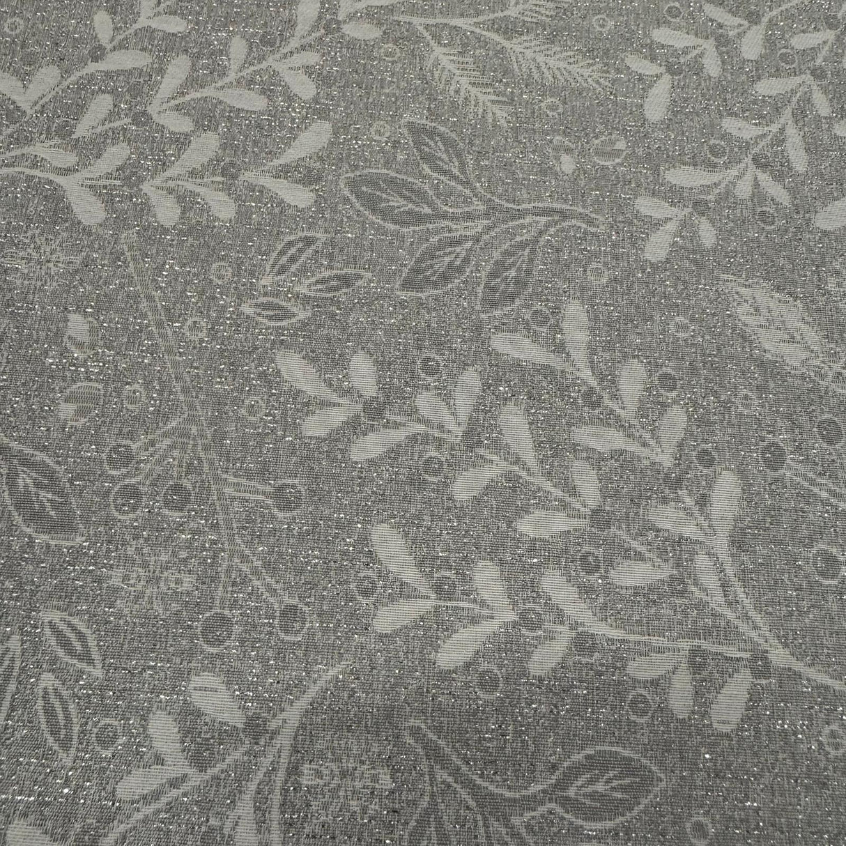 Winterdecke 85x85 cm – Gobelin Zweig in Silbergrau | Winterdeko von Wimpelberg