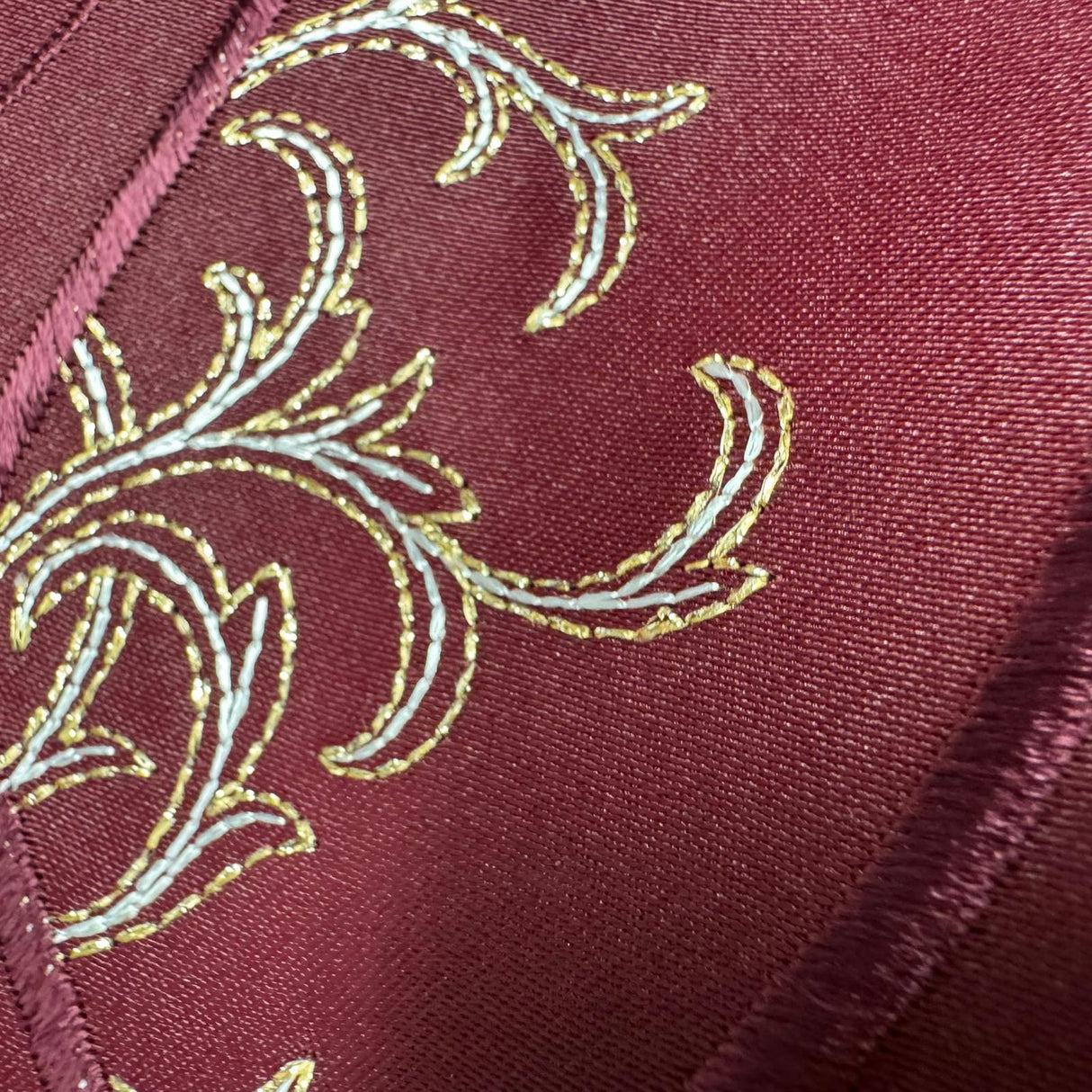 Weihnachtsdecken Plauener Spitze Oval Bordeaux – 40x85 cm, Echte Plauener Spitze von Wimpelberg