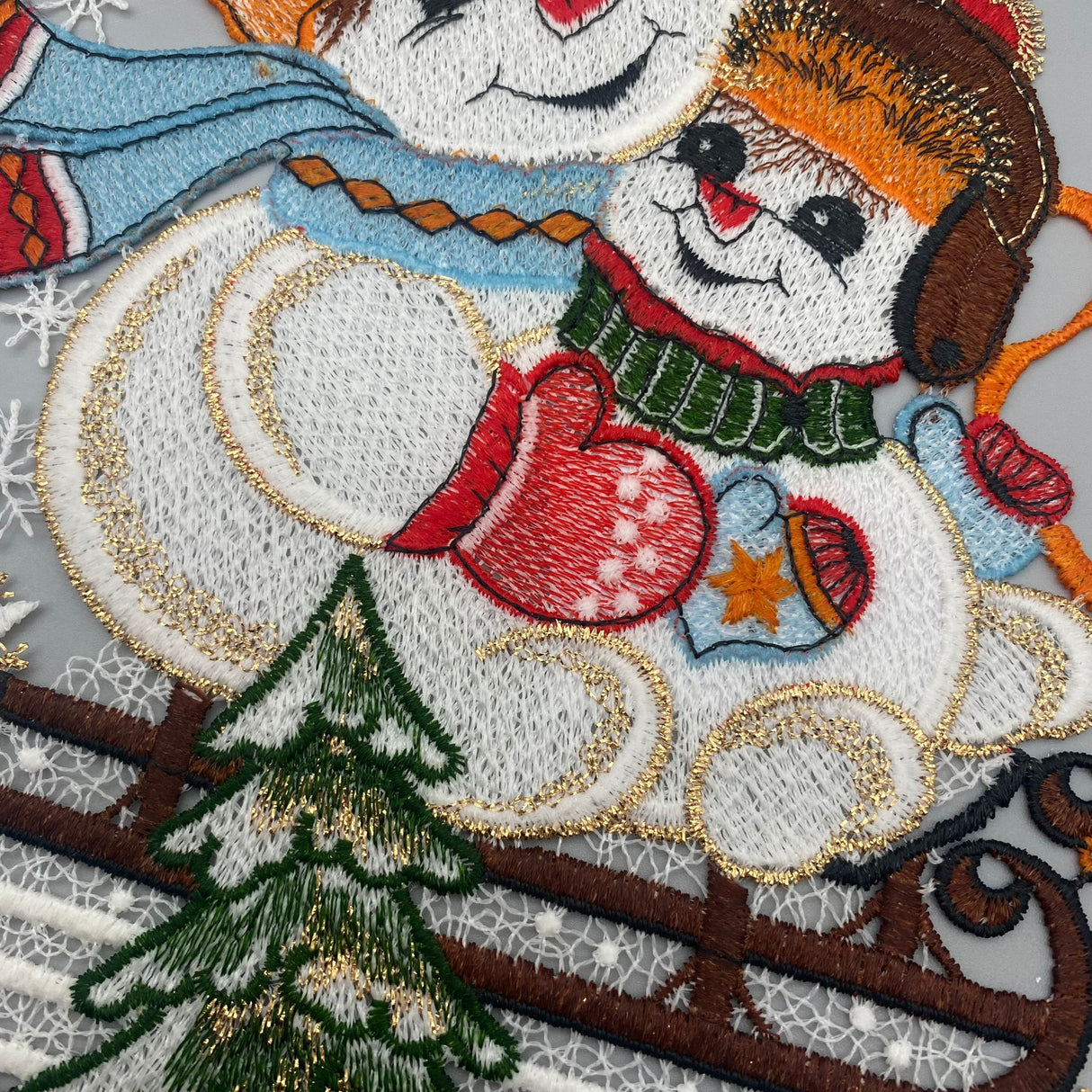 Fensterbild "Schneemann mit Kind" – Plauener Spitze | Fensterdeko Weihnachten von Wimpelberg