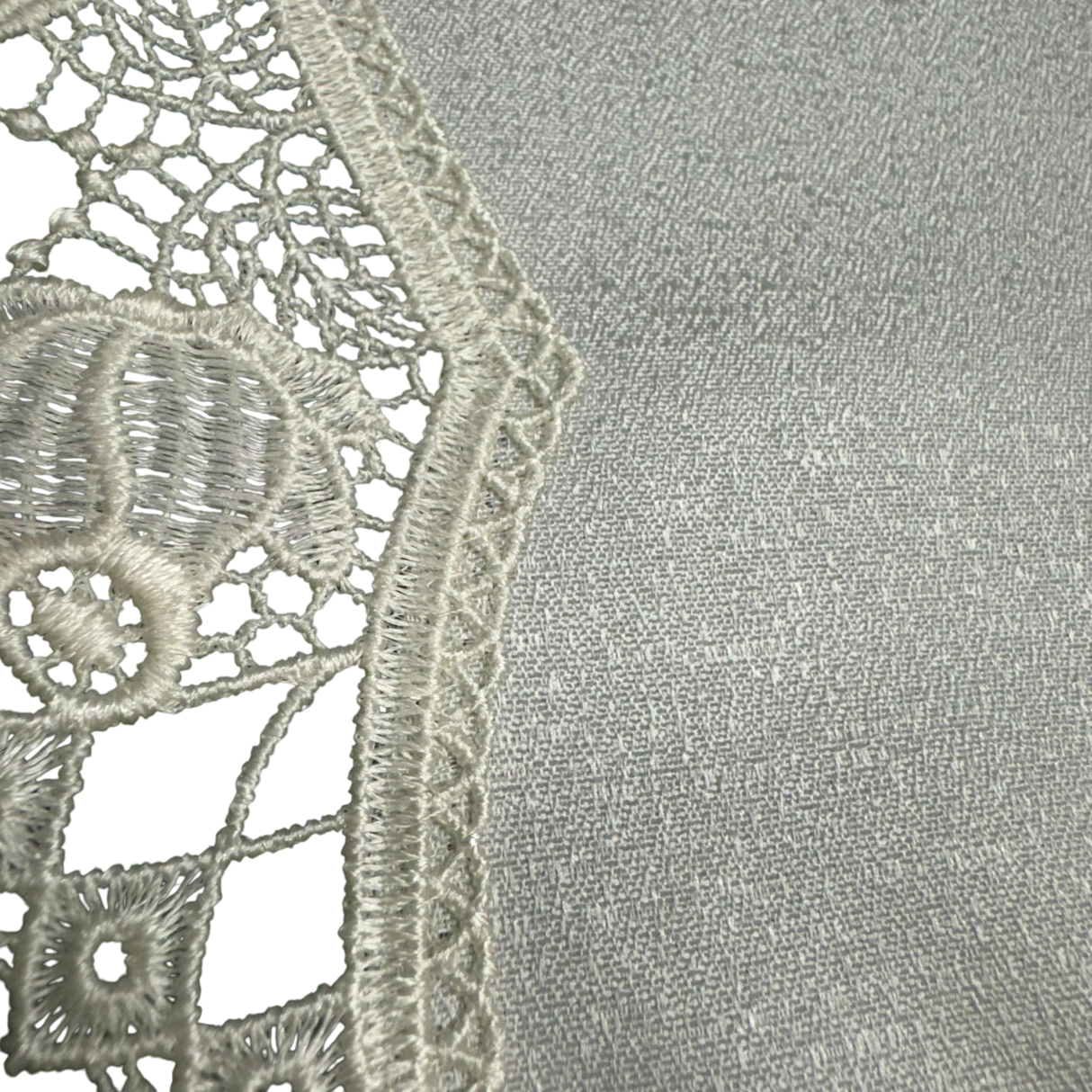 Tischläufer Plauener Spitze Wollweiß mit Applikationen – Plauener Spitze von Wimpelberg