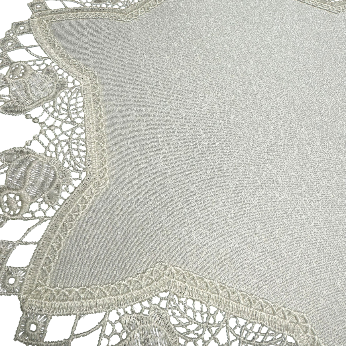 Tischläufer Plauener Spitze mit Applikationen – Plauener Spitze von Wimpelberg