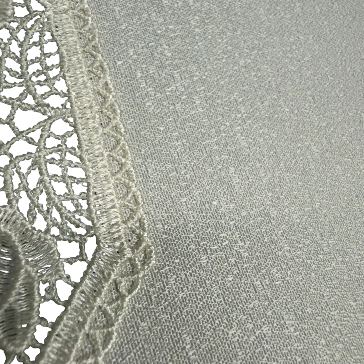 Tischläufer Plauener Spitze mit Applikationen – Plauener Spitze von Wimpelberg