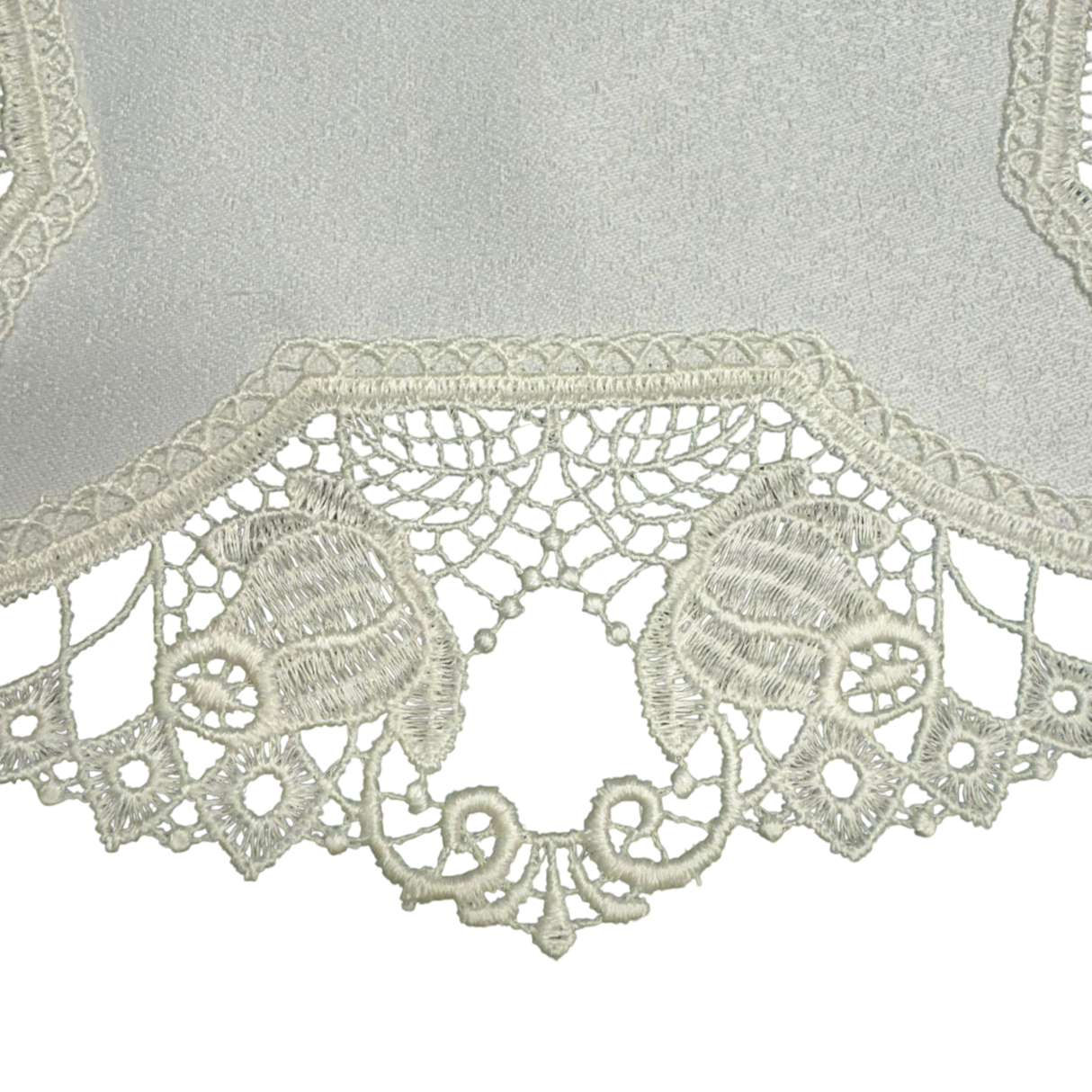 Tischläufer Plauener Spitze Wollweiß mit Applikationen – Plauener Spitze von Wimpelberg