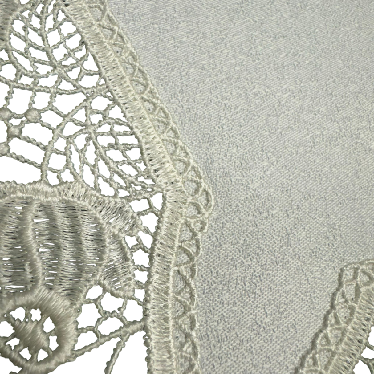 Tischläufer Plauener Spitze Wollweiß mit Applikationen – Plauener Spitze von Wimpelberg