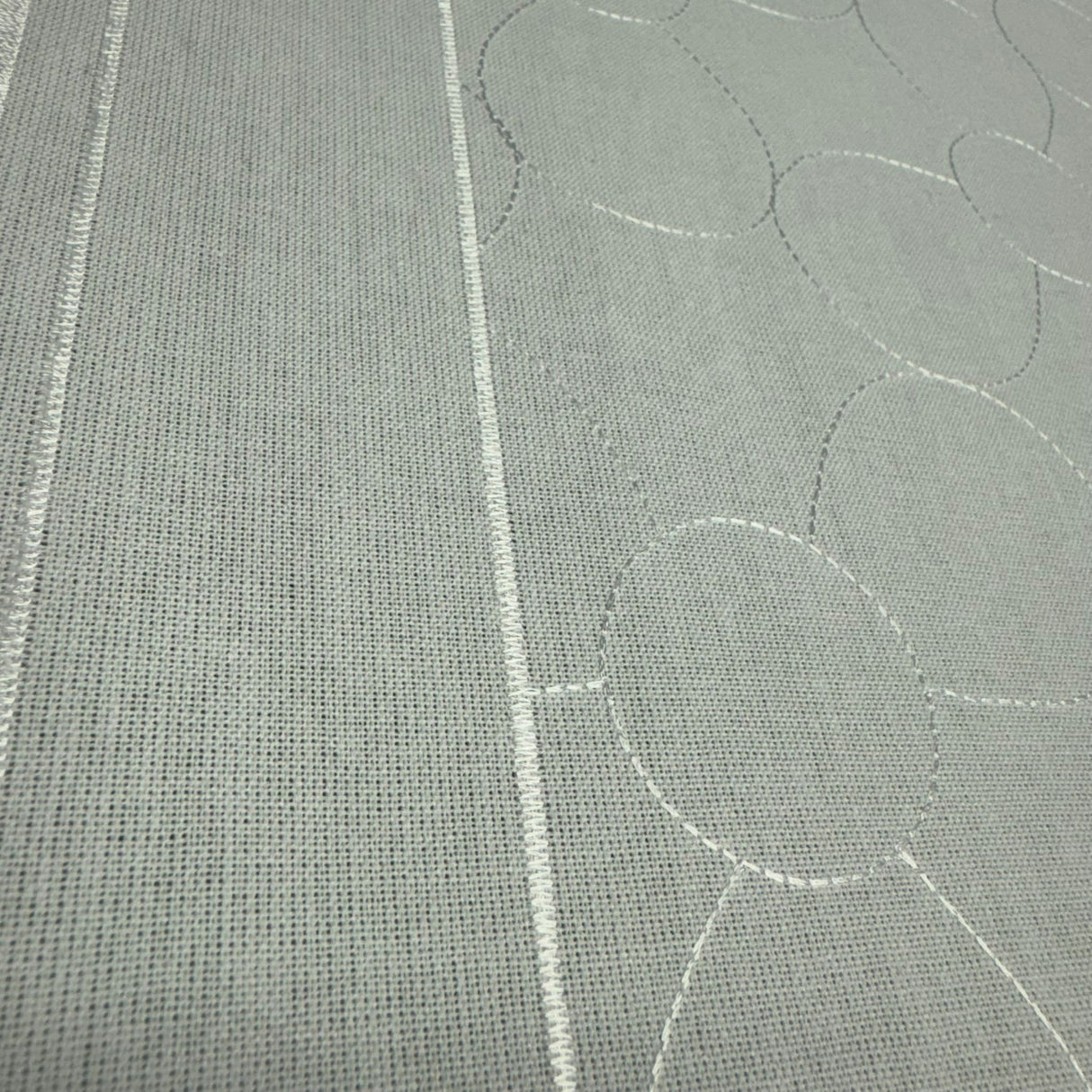 Tischläufer Plauener Spitze Wollweiß – Plauener Spitze | Ganzjahres Deko von Wimpelberg