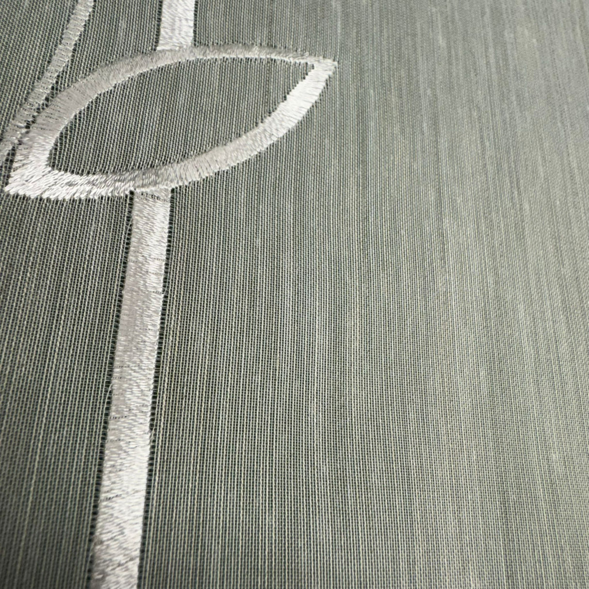 Plauener Spitze Tischläufer mit Rankenverzierung – Wollweiß für edle Akzente von Wimpelberg