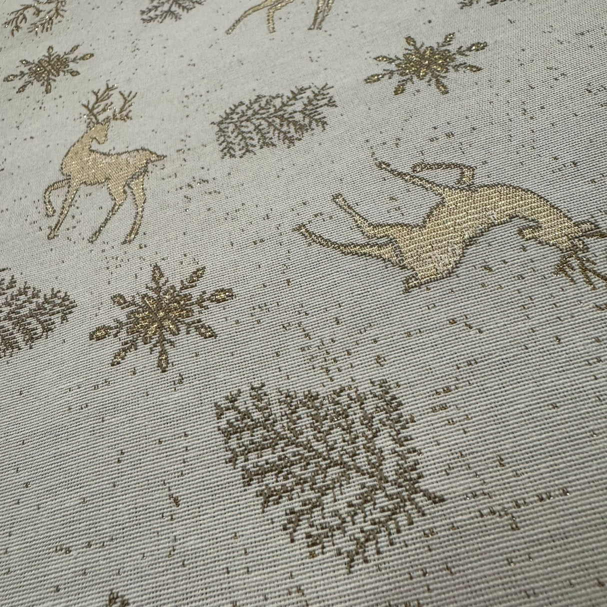 Tischläufer Winter "Florian" – Glänzender Tischläufer für den Winter von Wimpelberg