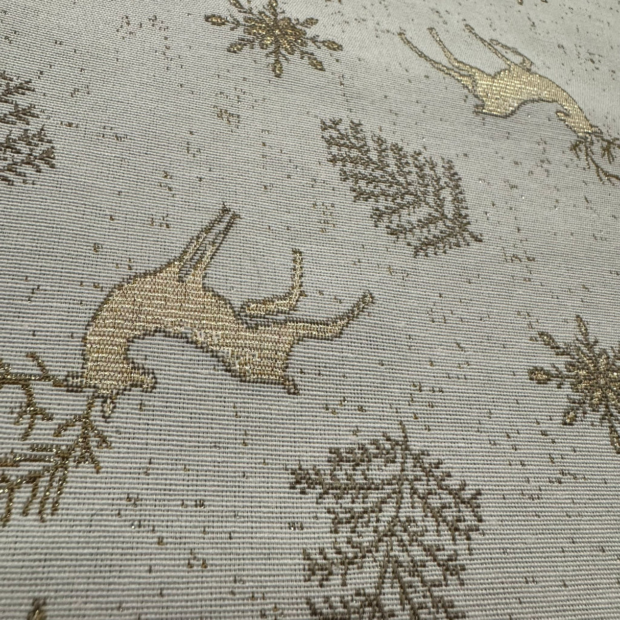 Tischläufer Winter "Florian" – Glänzender Tischläufer für den Winter von Wimpelberg