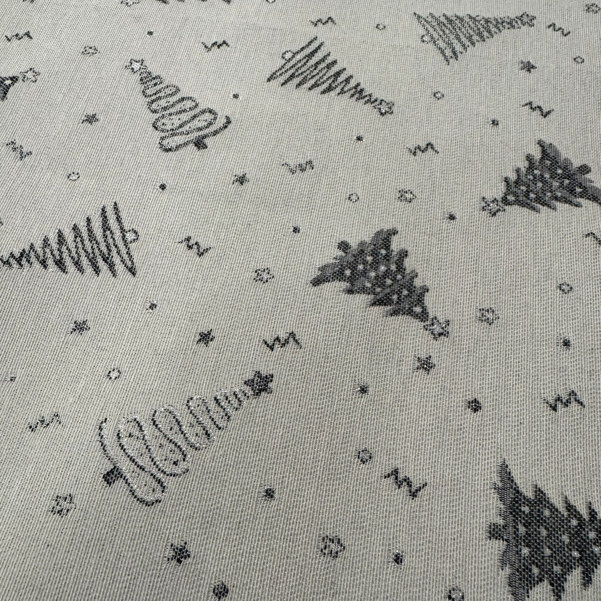 Weihnachtsdecke "Sturm" 100x100 cm – Grau mit Weihnachtsbäumen von Wimpelberg