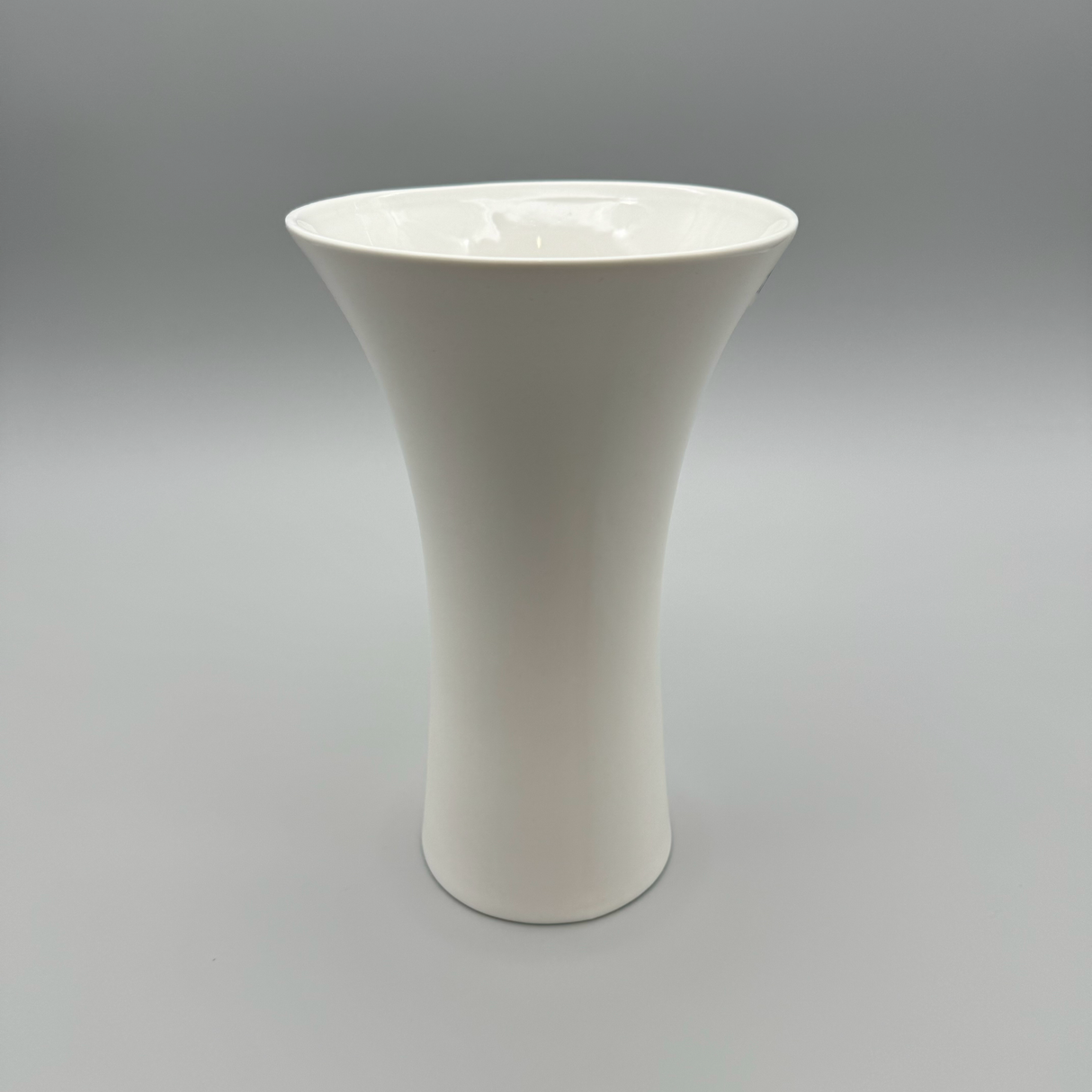 Bechervase Brillant-Weiß – 17 cm und 22 cm aus Porzellan 22cm von Wimpelberg