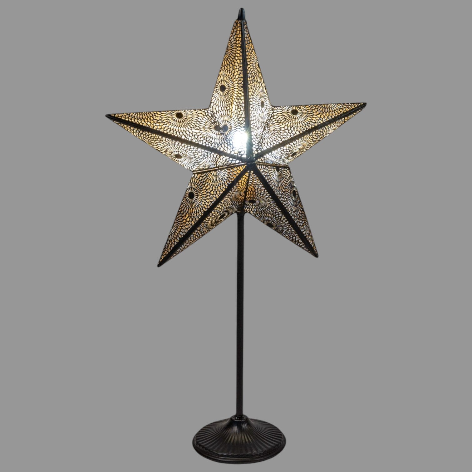 Stehlampe Stern – 40x70 cm, Schwarz-Gold, Metall mit Durchbruch | Formano Weihnachten Lampe   von Wimpelberg