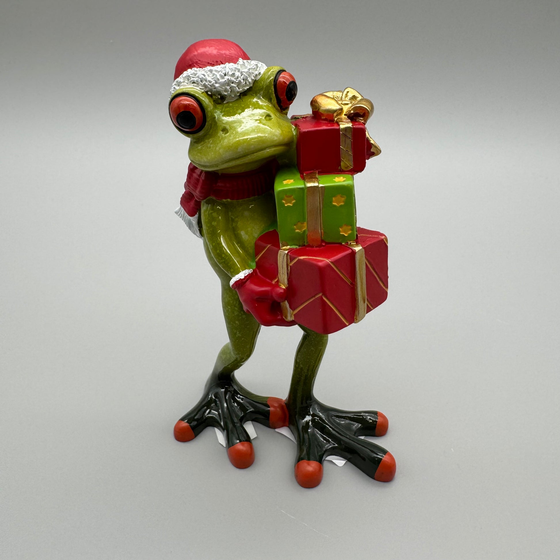 Deko Frosch Weihnachtsmänner Formano Deko – 15 cm aus Kunststein Frosch mit Geschenken in der Hand von Wimpelberg