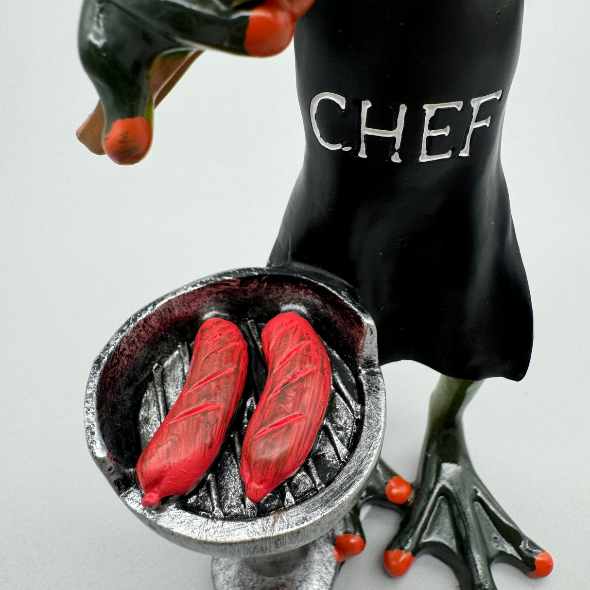 Frosch Figur "Der BBQ-Chef" - Frosch Deko Frühling   von Wimpelberg