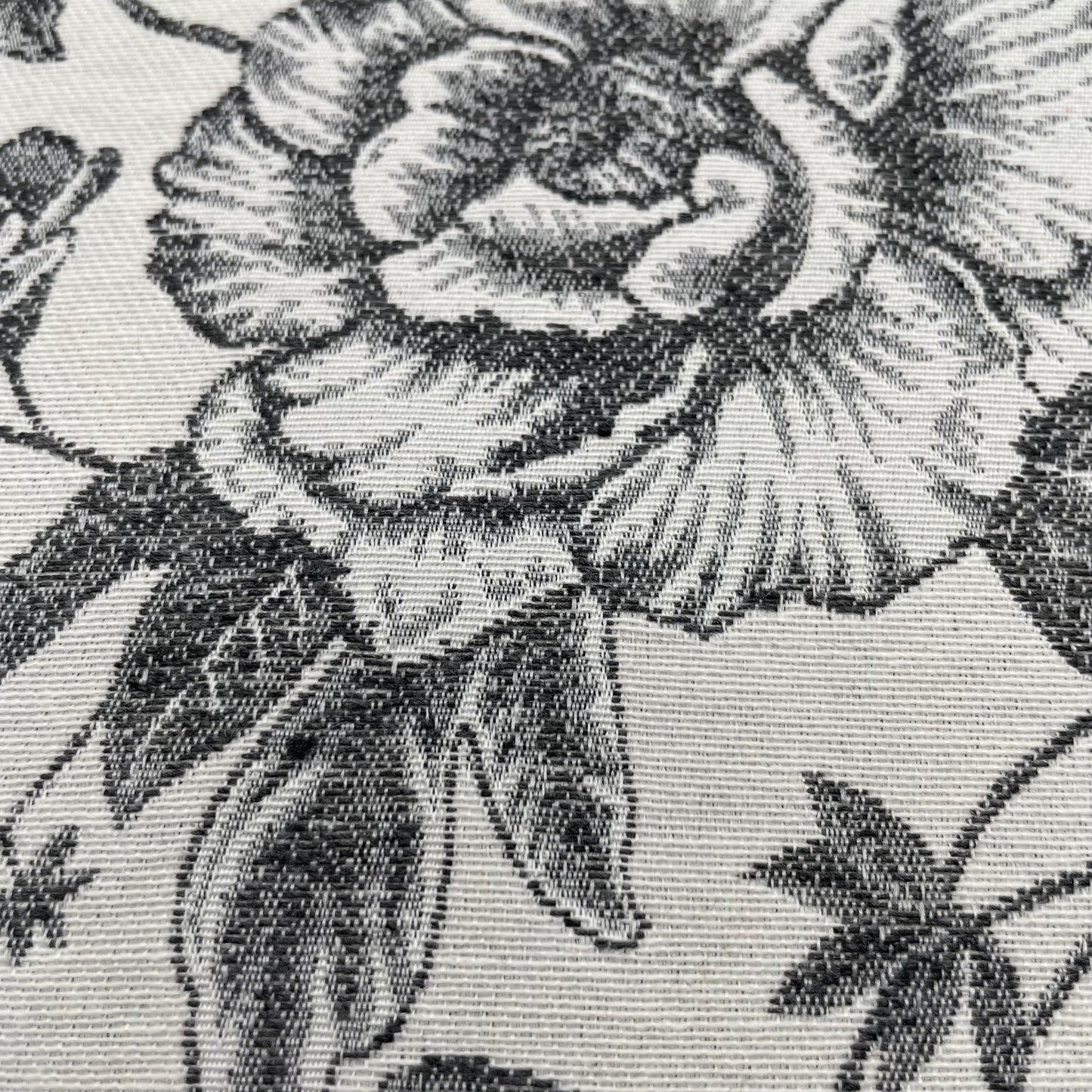 Kissenhülle "Jara Dunkelgrau" 45x45cm | Kissenbezug Blumenmuster   von Wimpelberg