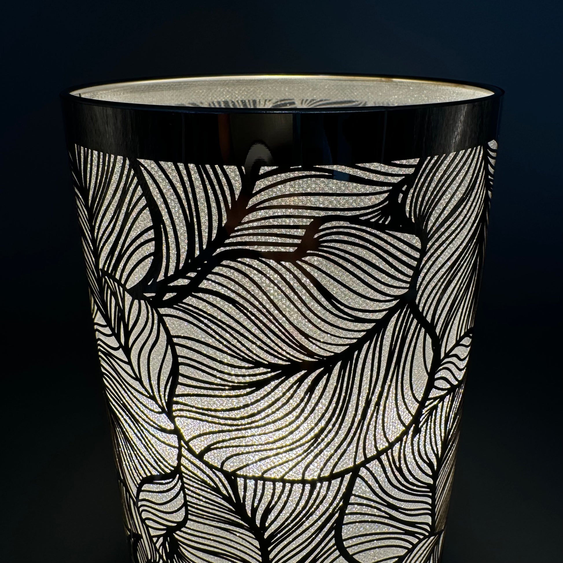 Elegante runde Lampe mit Blätter-Motiv: Touch-Funktion, 15x24 cm, glänzender Edelstahl   von Wimpelberg