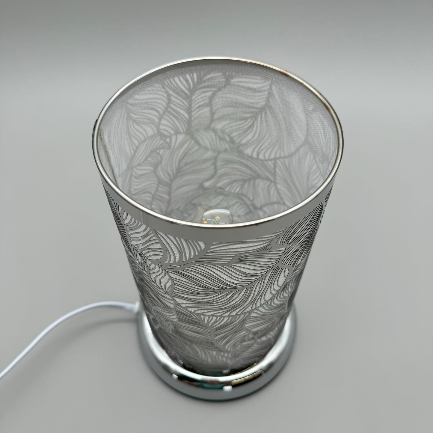 Elegante runde Lampe mit Blätter-Motiv: Touch-Funktion, 15x24 cm, glänzender Edelstahl   von Wimpelberg