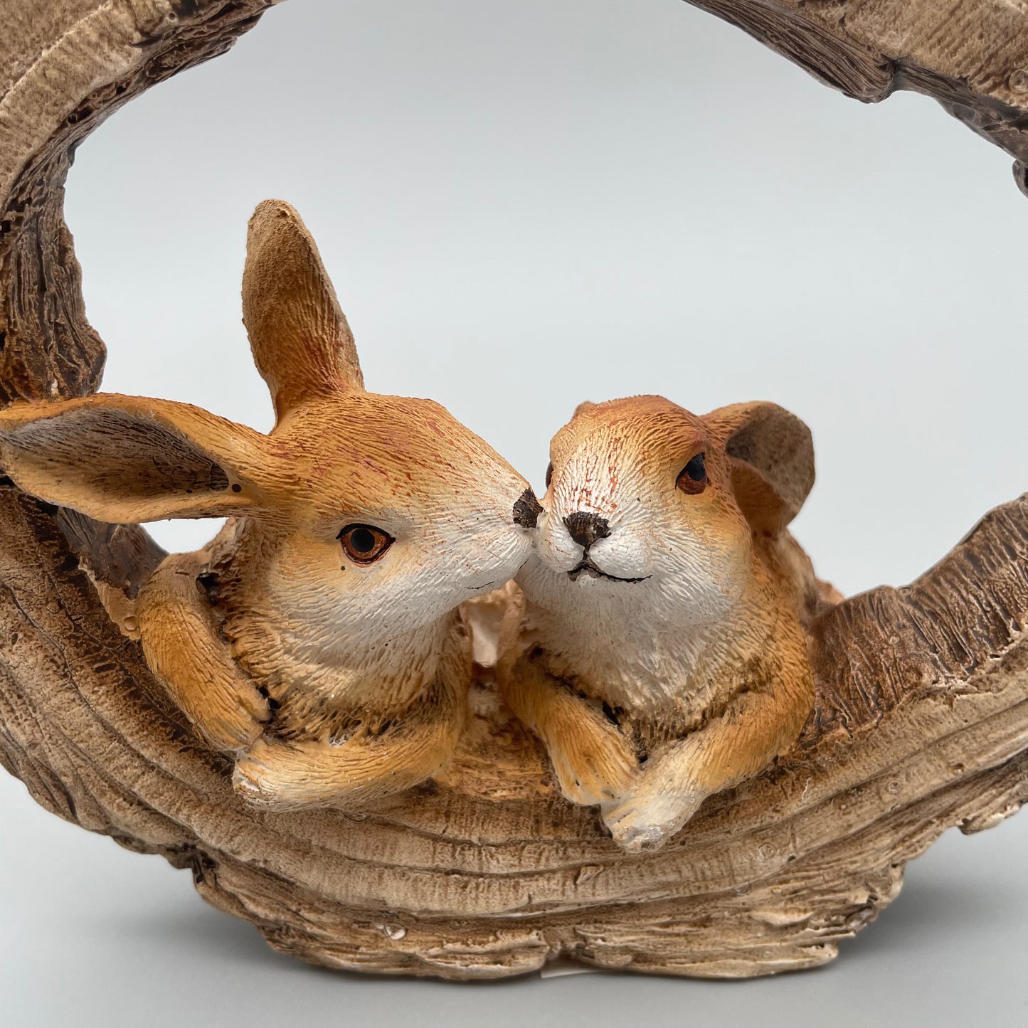 Dekoobjekt Ostern Hase im Holzring | Deko für Ostern   von Wimpelberg