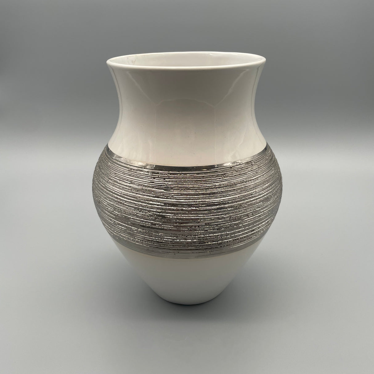 Vase aus Keramik - weiß-silber   von Wimpelberg