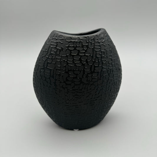 Elegante Keramikvase Schwarz-Matt: Handverziert  18x20cm von Wimpelberg