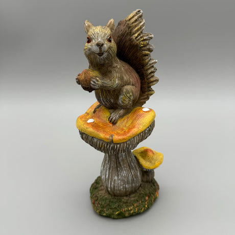 Eichhörnchen auf Pilz aus Kunststein, 9x21cm | Herbstdekoration Eichhörnchen   von Wimpelberg