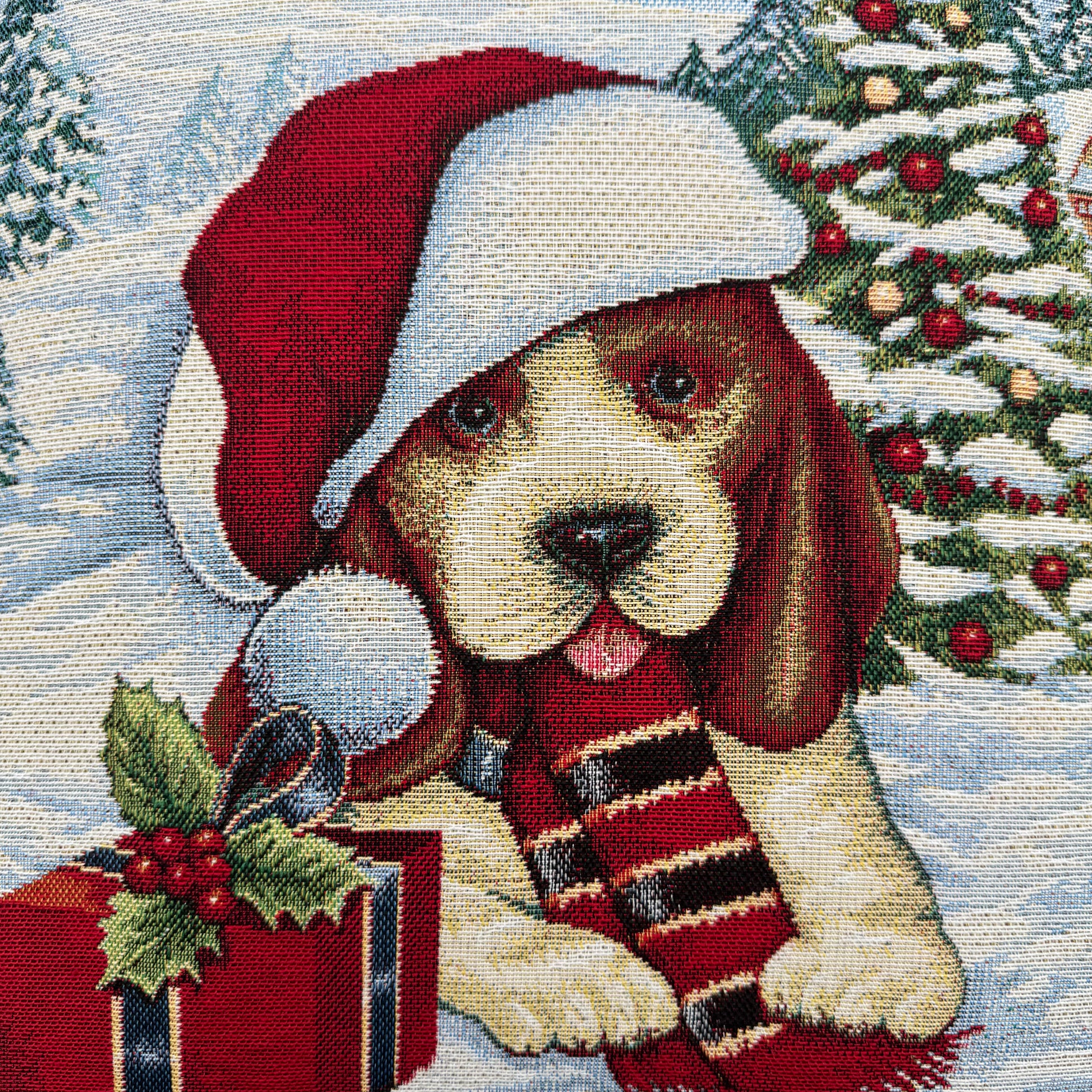 Gobelin Kissen Weihachten Kissenbezug – Hund mit Weihnachtsmütze 45x45   von Wimpelberg