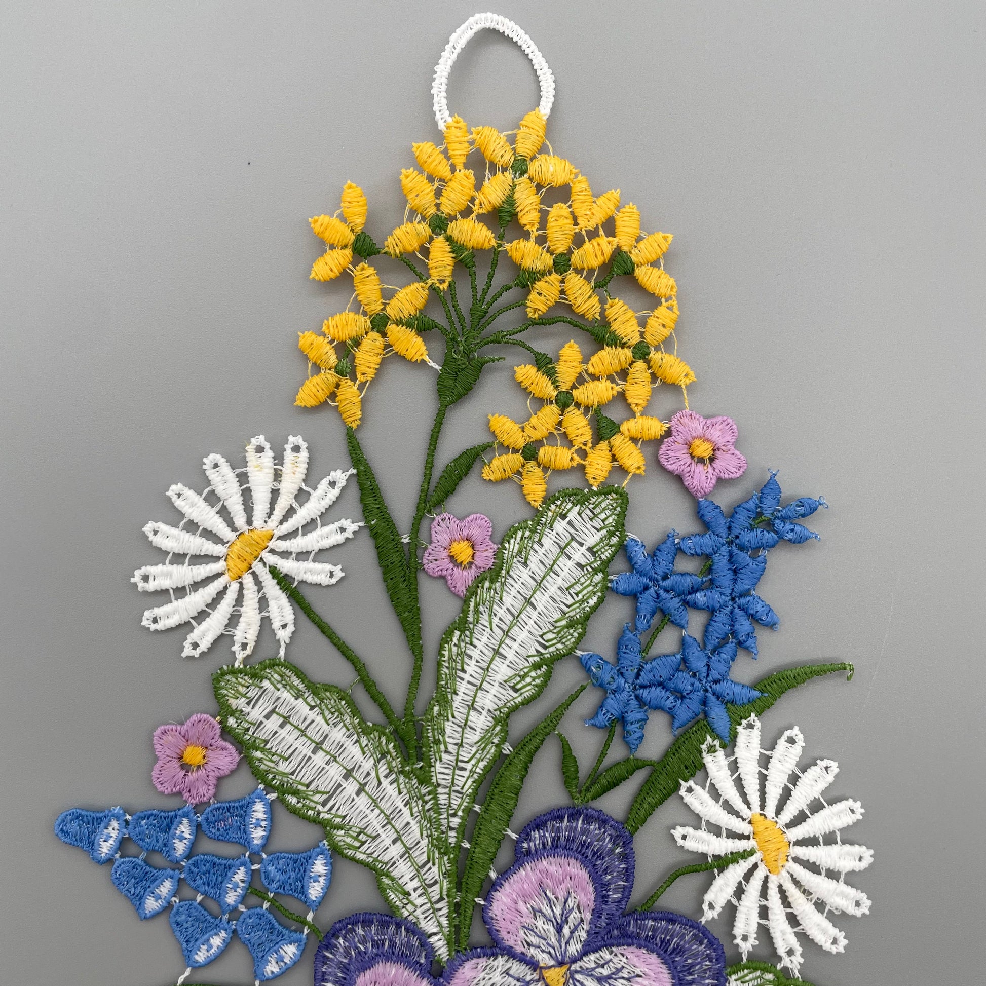 Fensterbild Blumenstrauß farbig | Plauener Spitze Fensterdeko   von Wimpelberg
