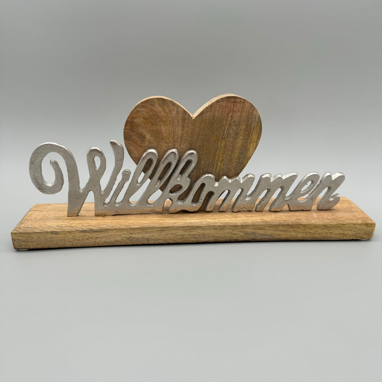 Schriftzug Willkommen auf Sockel – 36x14 cm aus Aluminium und Mangoholz Büste   von Wimpelberg