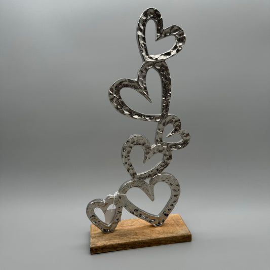 Moderne Deko: 6 Herzen auf Sockel, Silbernes Aluminium mit Mango-Holz   von Wimpelberg