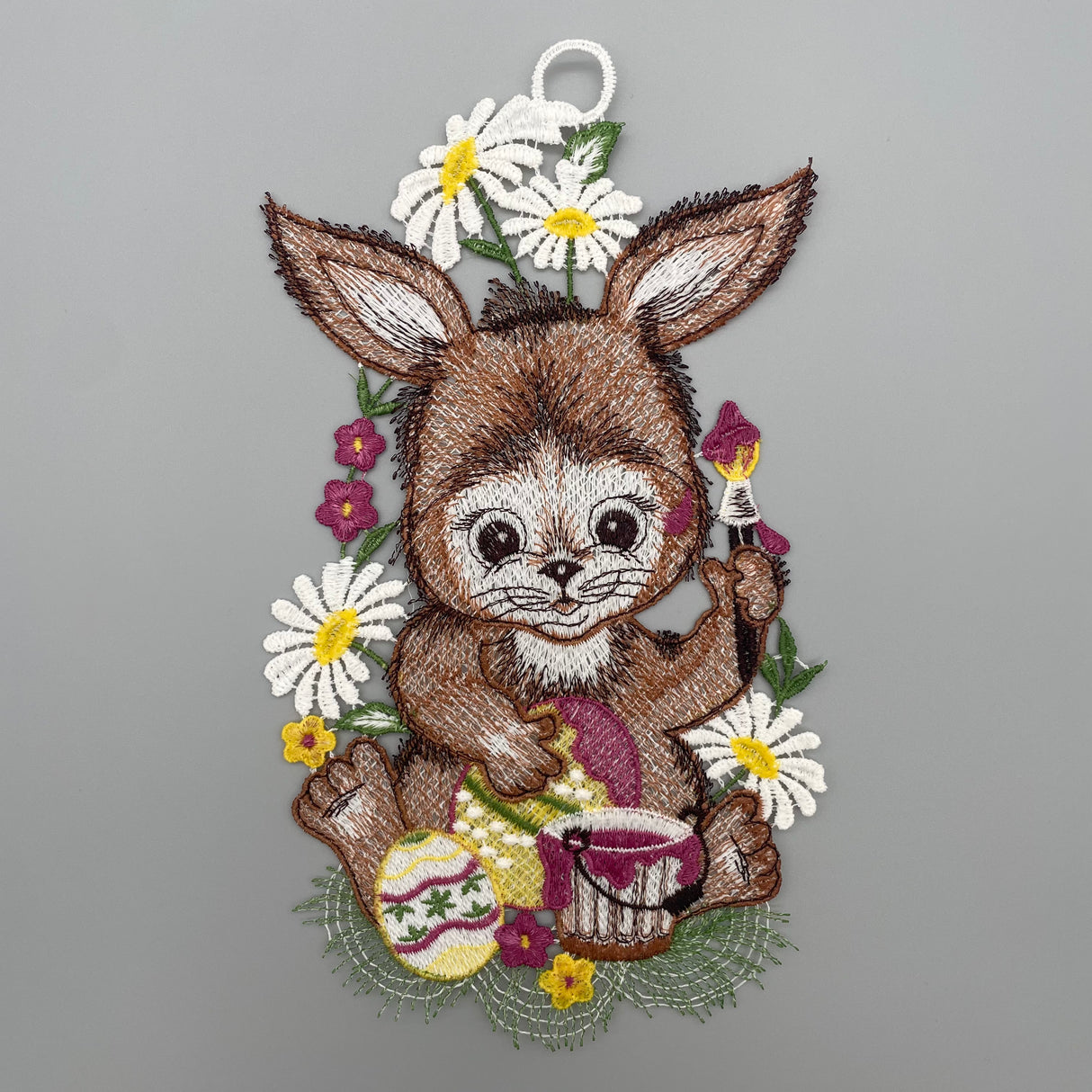 Plauener Spitze Fensterbild Ostern Hase mit Farbeimer  brauner Hase von Wimpelberg