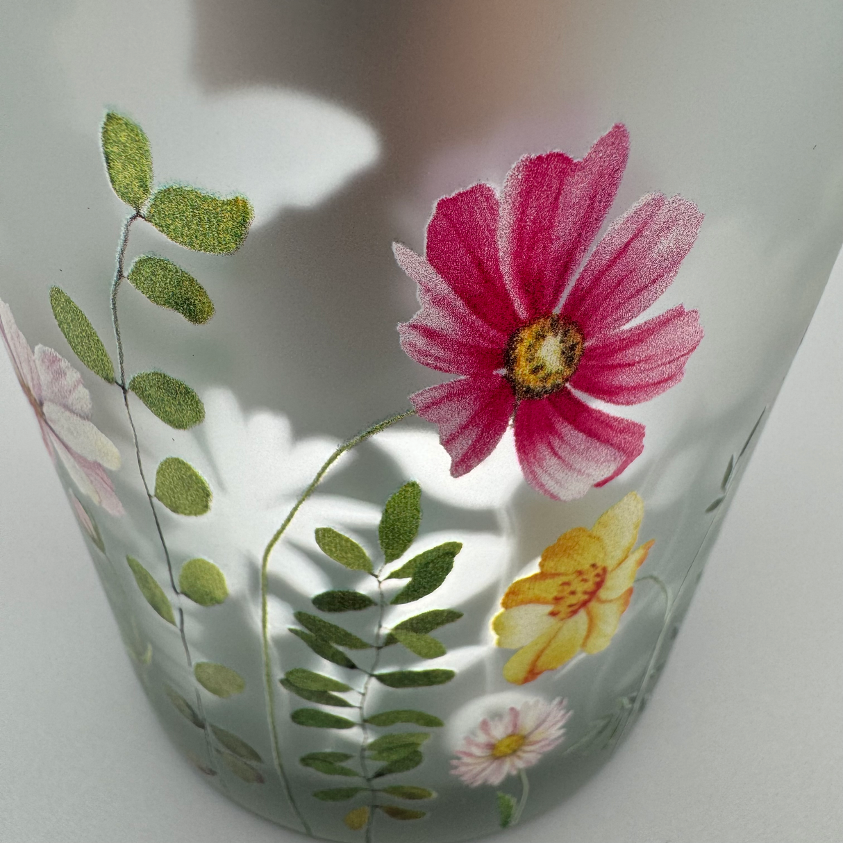 Formano Windlicht aus Glas mit bunten Blumenverzierungen – groß und klein   von Wimpelberg