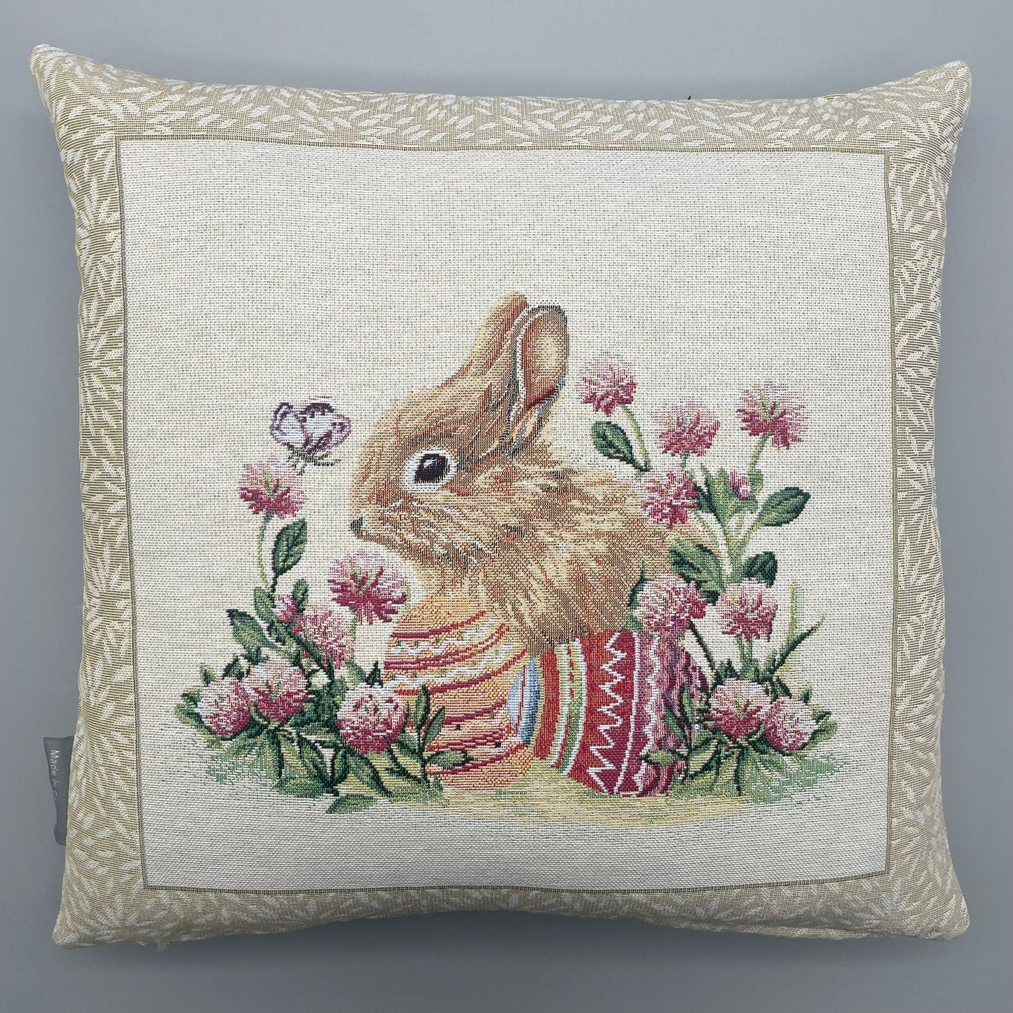 Kissenhülle Gobelin "Hase im Klee" 45x45cm | Kissenhülle Ostern   von Wimpelberg