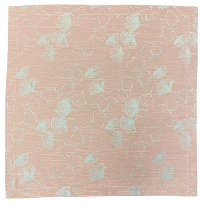 Decke Grace – 85x85 cm in Rosa mit Ginkgo-Blatt | Tischdecke   von Wimpelberg