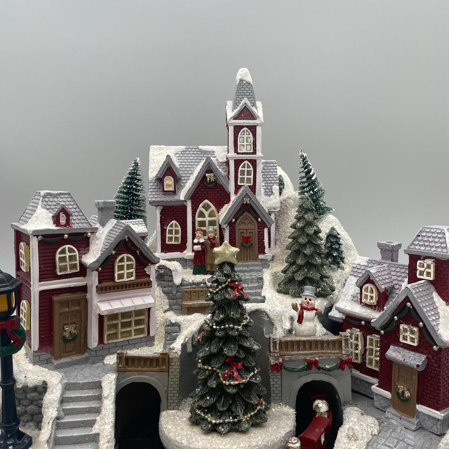 Deko Spieluhr Winterlandschaft – 28x28 cm mit LED-Licht und drehbarer Eisenbahn   von Wimpelberg