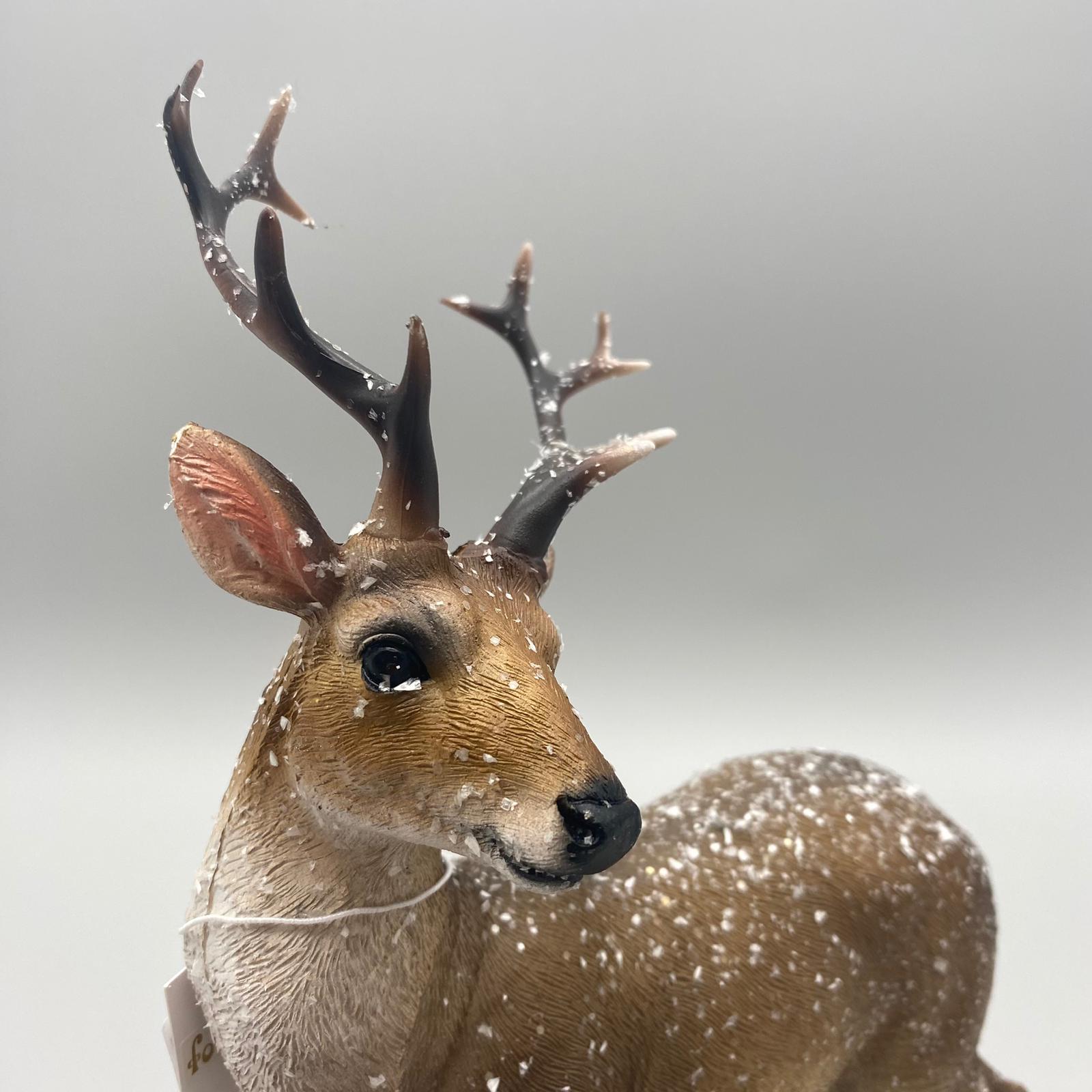 Deko Hirschfiguren aus Kunststein – mit naturfarbener, vereister Oberfläche | Dekofigur Winter   von Wimpelberg