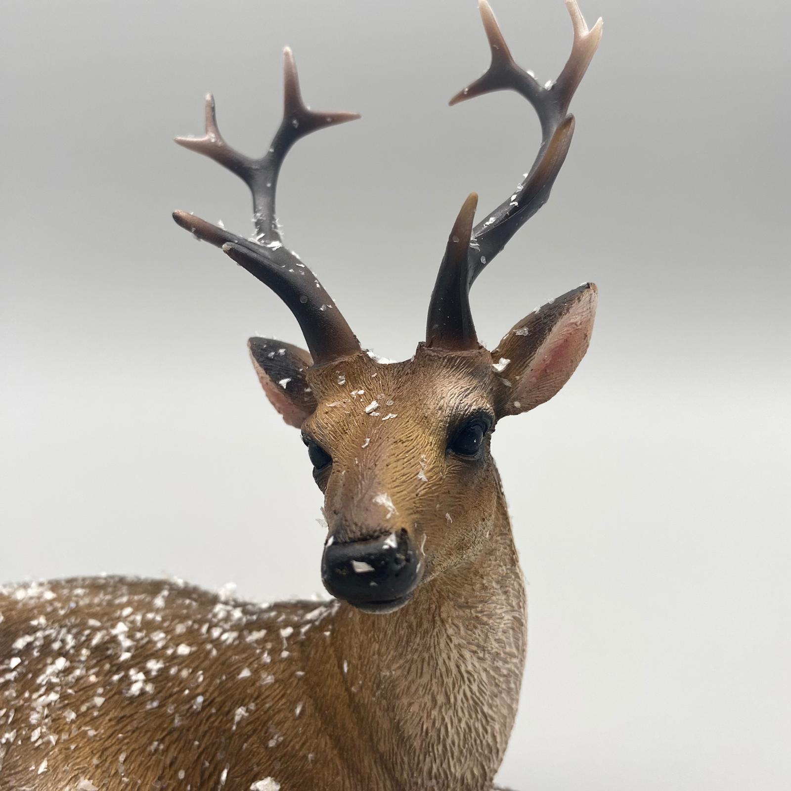 Deko Hirschfiguren aus Kunststein – mit naturfarbener, vereister Oberfläche | Dekofigur Winter   von Wimpelberg