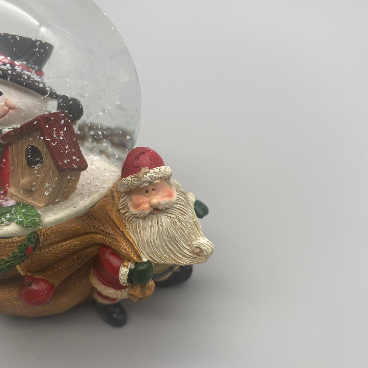 Schüttelkugel Weihnachten Winterfigur – 9 cm | Formano Weihnachten   von Wimpelberg