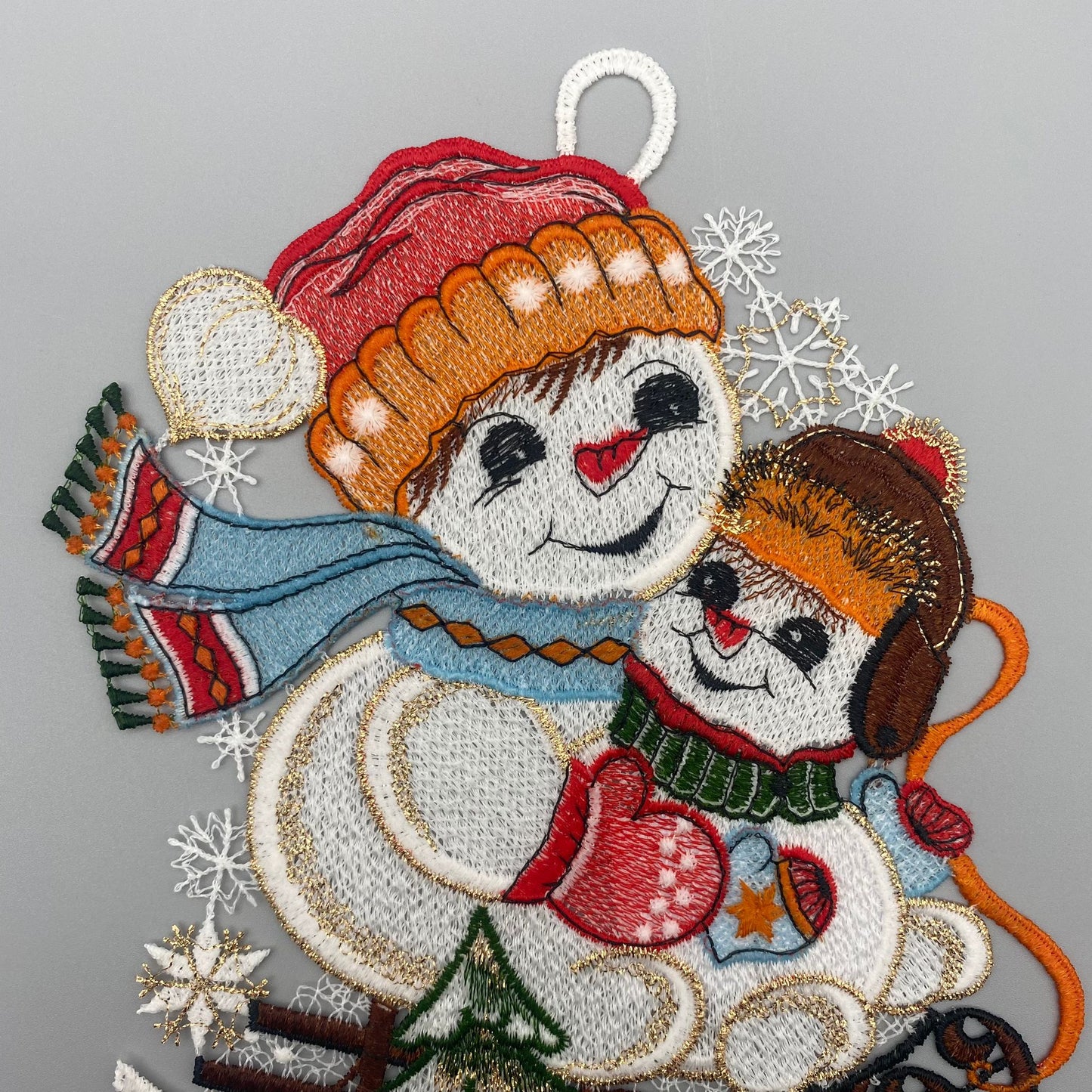 Fensterbild "Schneemann mit Kind" – Plauener Spitze | Fensterdeko Weihnachten   von Wimpelberg