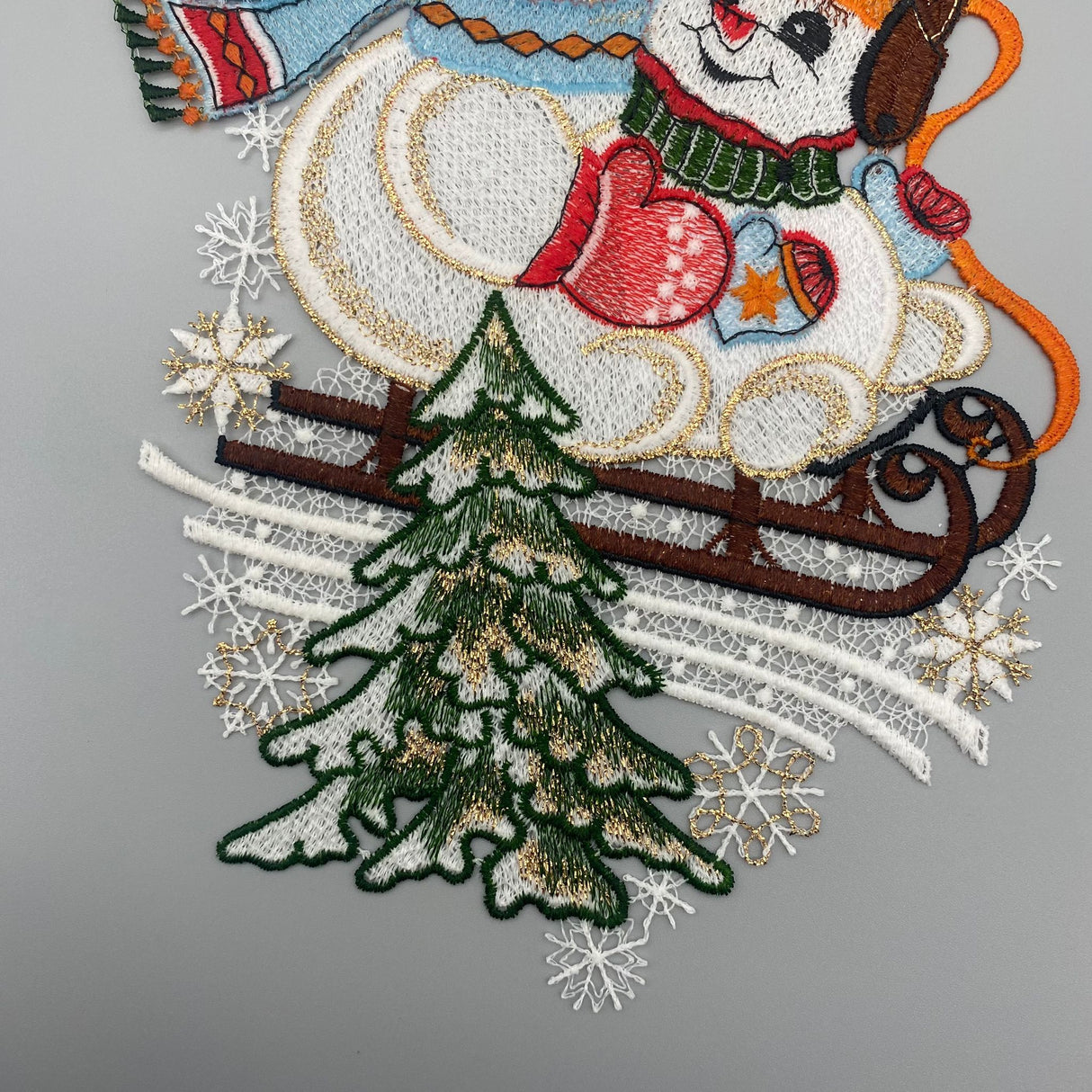 Fensterbild "Schneemann mit Kind" – Plauener Spitze | Fensterdeko Weihnachten   von Wimpelberg